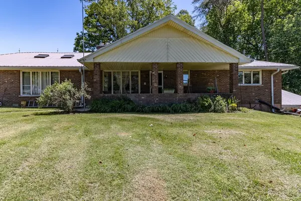 2216 Cove Hill Rd, Pikeville, TN 37367