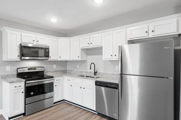 580 Heritage Pointe Dr #402, Clarksville, TN 37042