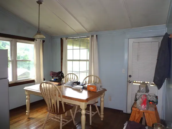 1342 Russell Creek Rd, Lobelville, TN 37097