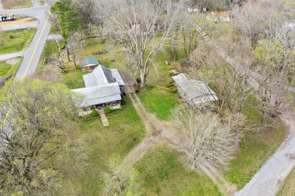 35 Airport Ln, Stewart, TN 37175