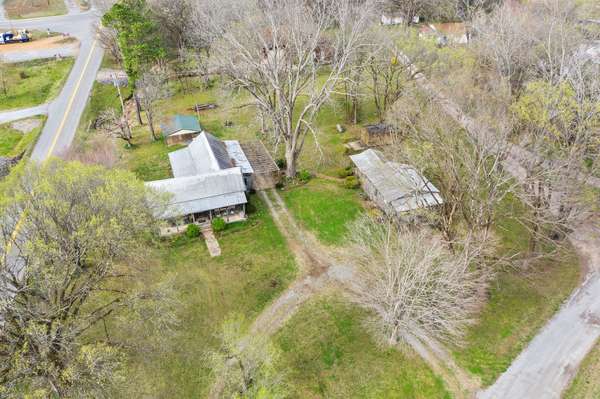 35 Airport Ln, Stewart, TN 37175