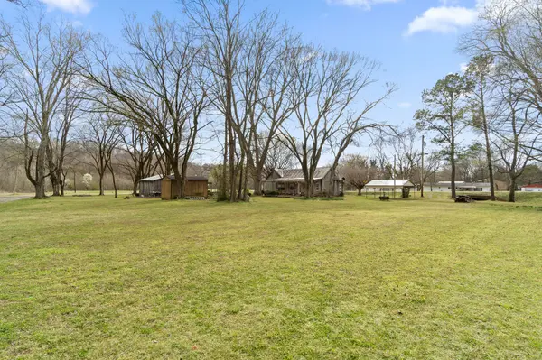 35 Airport Ln, Stewart, TN 37175