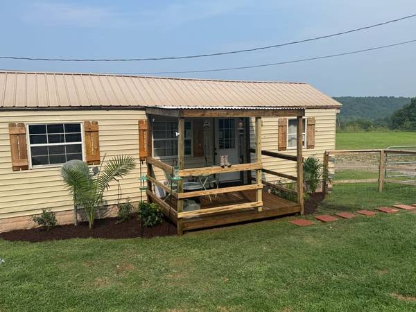 1013 Valencia Ct, Ashland City, TN 37015