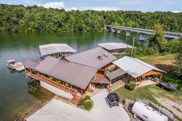 1967 Rock Island Rd, Rock Island, TN 38581