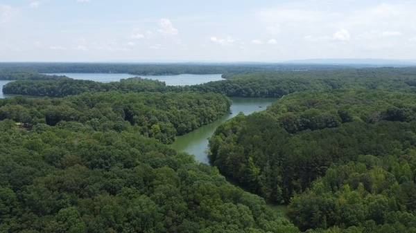 1 Summer Lake Ct, Winchester, TN 37398