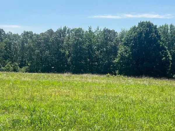 13 Summer Lake Ct, Winchester, TN 37398
