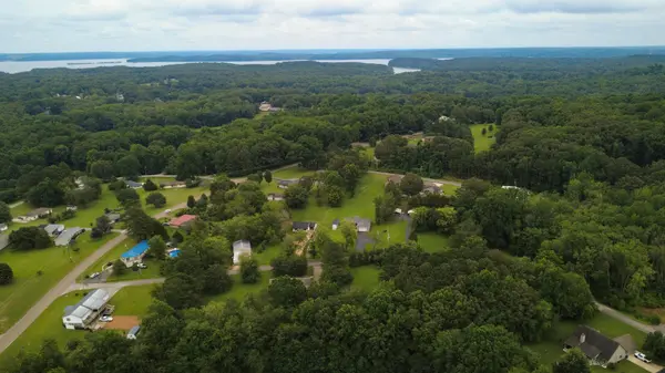 96 Meadowood Dr, Springville, TN 38256