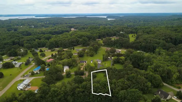 96 Meadowood Dr, Springville, TN 38256