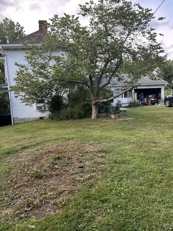 704 Main St #N, Carthage, TN 37030