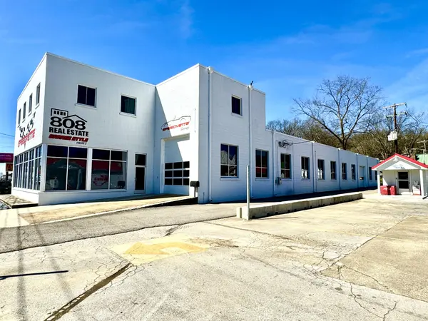 808 N 1st St, Pulaski, TN 38478