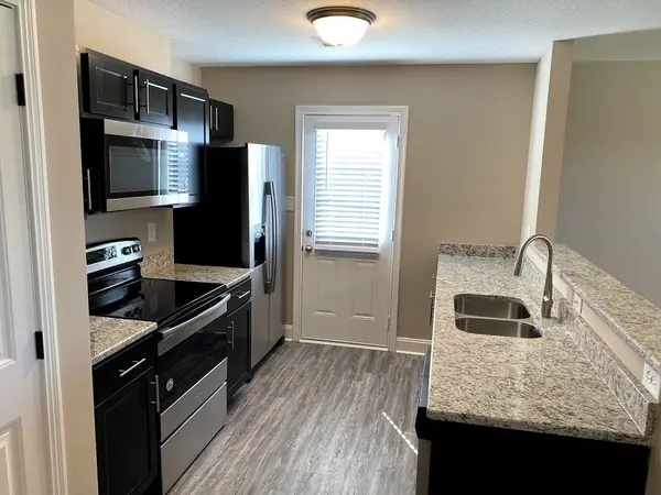 555 Heritage Point Dr #B, Clarksville, TN 37042