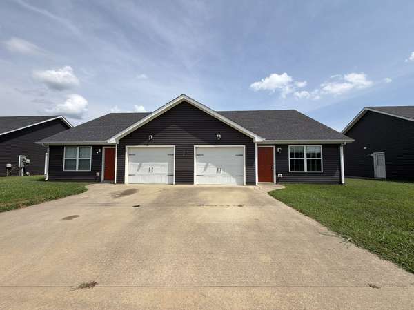 555 Heritage Point Dr #B, Clarksville, TN 37042
