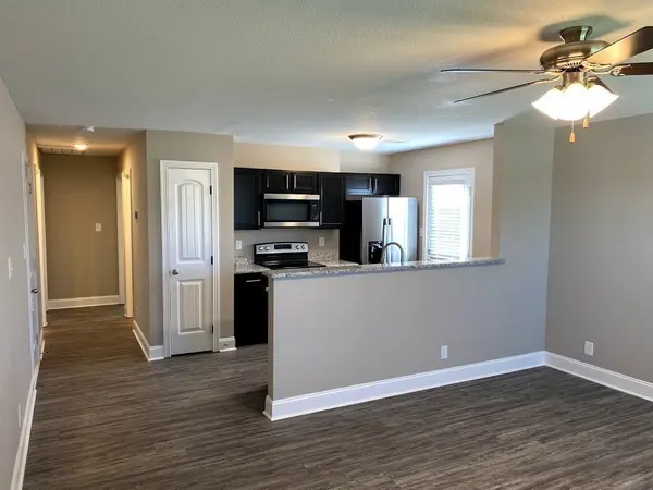555 Heritage Point Dr #B, Clarksville, TN 37042