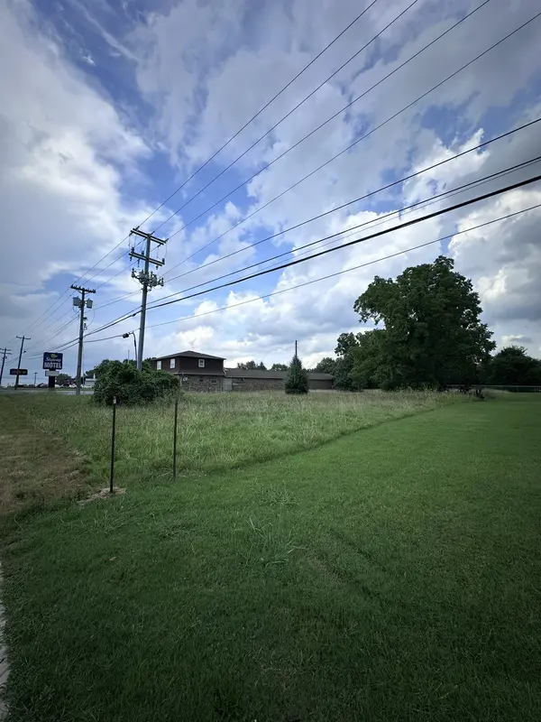 2255 Fort Campbell Blvd, Clarksville, TN 37042