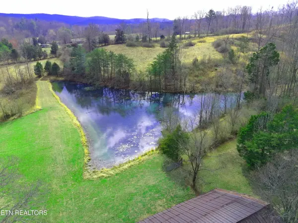 596 Clifty Creek Rd, Oakdale, TN 37829