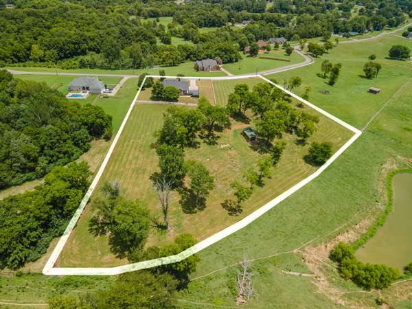 1821 Gina Lynn Dr, Lewisburg, TN 37091