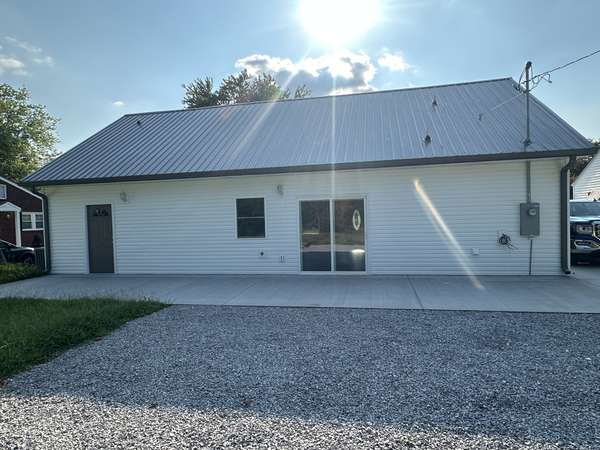 222 E Meadow Cir, Clarksville, TN 37043