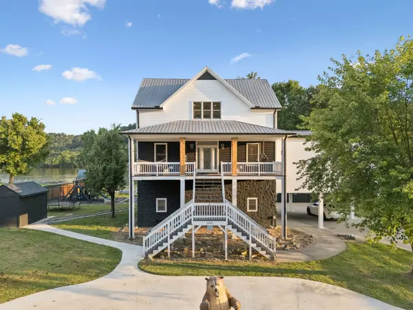 1001 Cumberland Dr, Chapmansboro, TN 37035