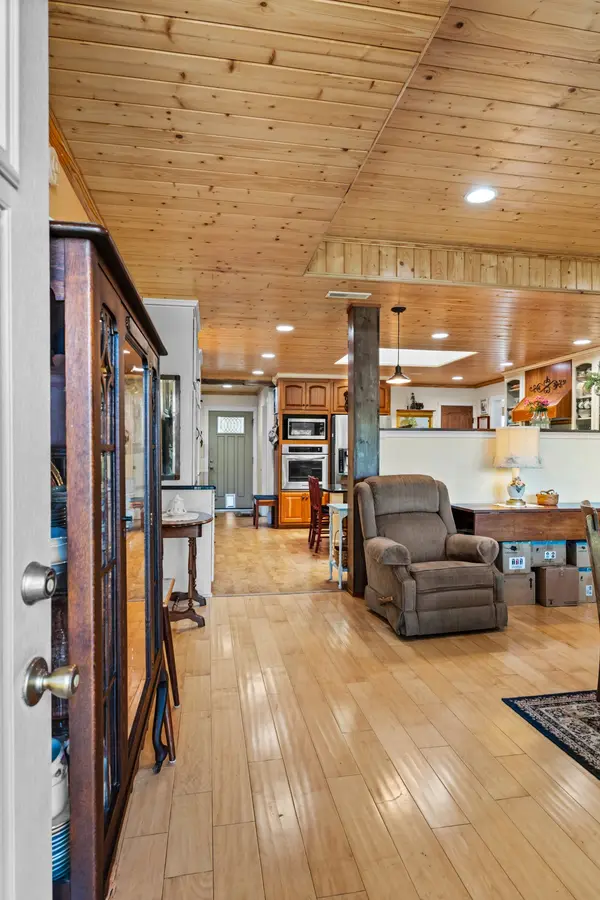 1556 Chestnut Grove Rd, Morrison, TN 37357