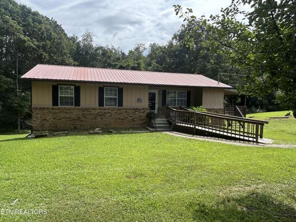 1041 Roysden Rd, Jamestown, TN 38556