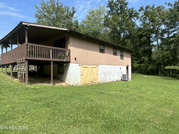 1041 Roysden Rd, Jamestown, TN 38556