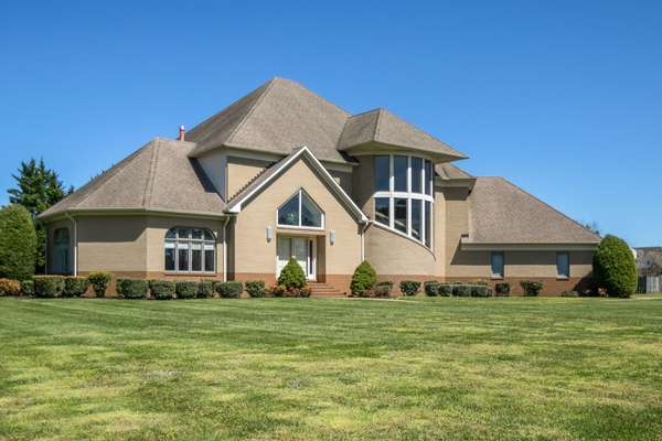 970 9th St, Lawrenceburg, TN 38464
