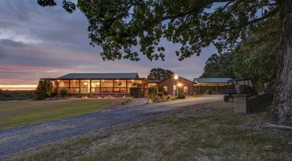 241 Glen Holliday Rd, Indian Mound, TN 37079