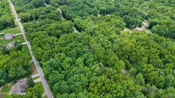 2116 Black Wolf Drive, Crossville, TN 38572