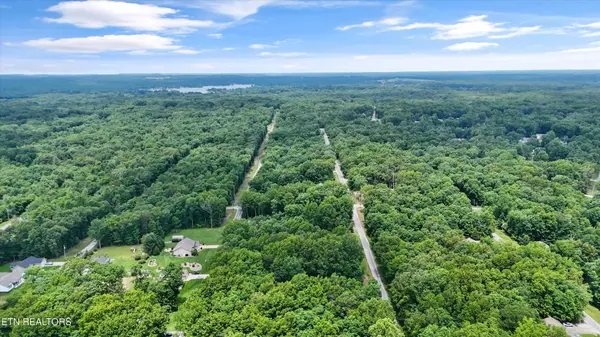 2116 Black Wolf Drive, Crossville, TN 38572