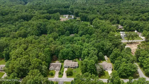 2109 Black Wolf Drive, Crossville, TN 38572