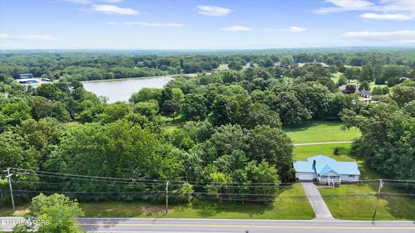 32 Dunbar Rd, Crossville, TN 38572