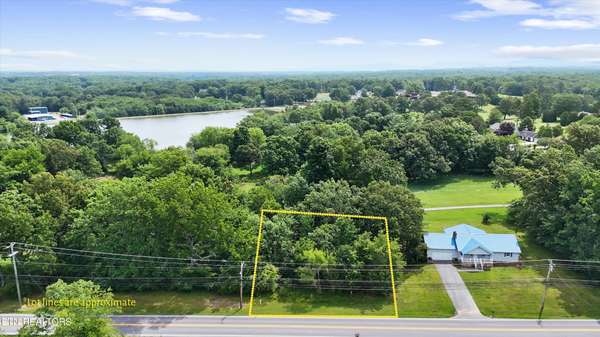 32 Dunbar Rd, Crossville, TN 38572