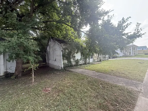 946 Clark St, Clarksville, TN 37040