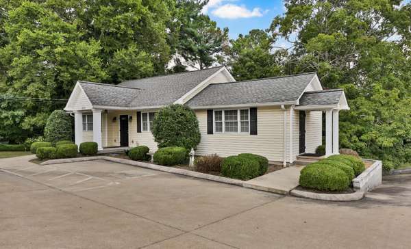 451 Rossview Rd, Clarksville, TN 37043