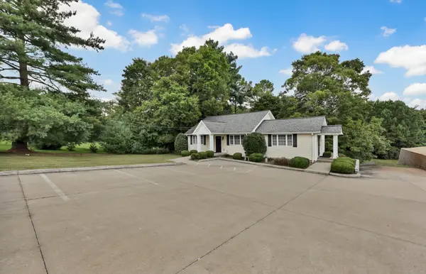 451 Rossview Rd, Clarksville, TN 37043