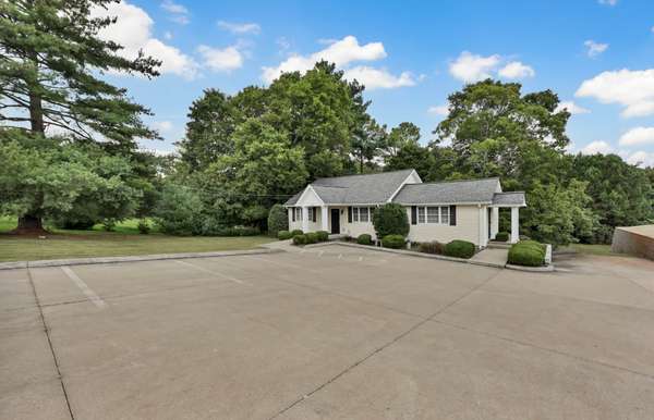 451 Rossview Rd, Clarksville, TN 37043