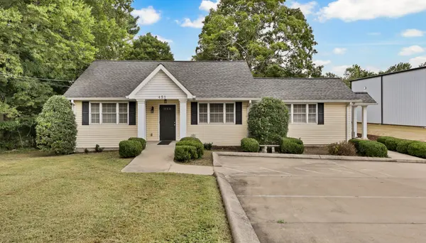 451 Rossview Rd, Clarksville, TN 37043