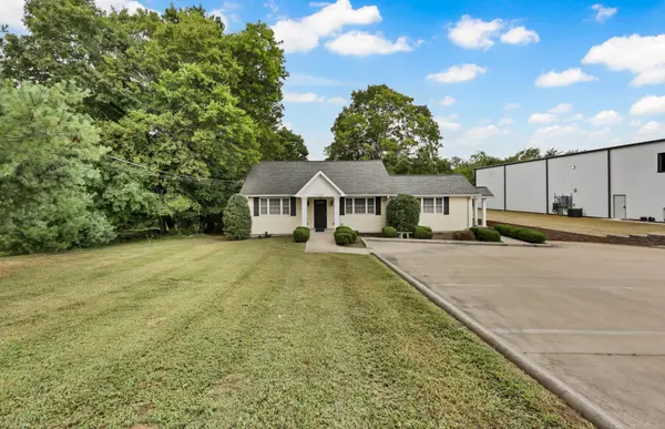 451 Rossview Rd, Clarksville, TN 37043