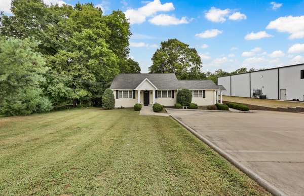 451 Rossview Rd, Clarksville, TN 37043