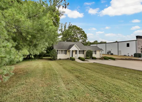 451 Rossview Rd, Clarksville, TN 37043