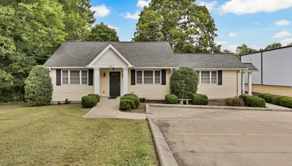 451 Rossview Rd, Clarksville, TN 37043