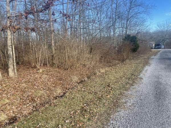 1004 Hopi Dr, Crossville, TN 38572