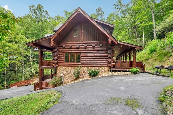 641 Pinnacle Vista Rd, Gatlinburg, TN 37738