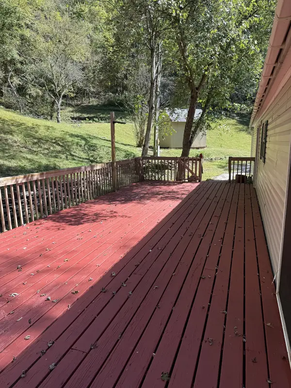 33 Nascar Ln, Pleasant Shade, TN 37145