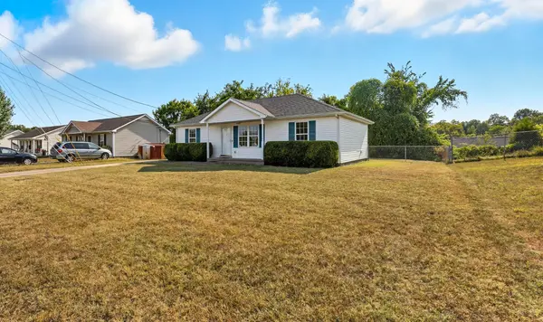 1002 Winesap Rd, Clarksville, TN 37040