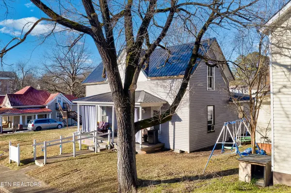 706 Washington Ave, Etowah, TN 37331