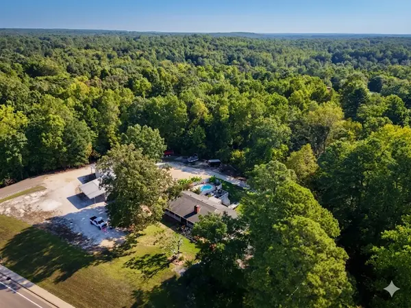 1870 N Market St, Paris, TN 38242