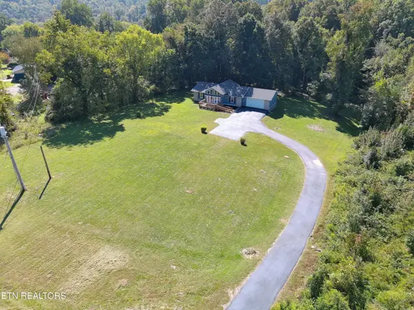 1723 Roane State Hwy, Harriman, TN 37748