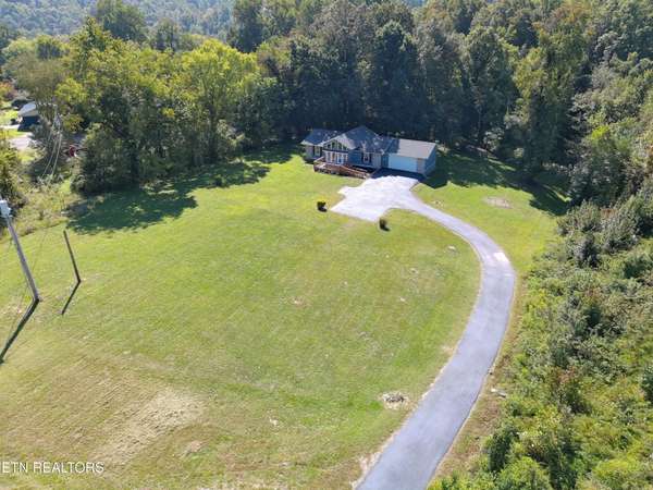 1723 Roane State Hwy, Harriman, TN 37748