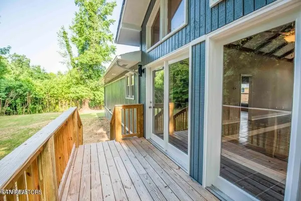 1723 Roane State Hwy, Harriman, TN 37748